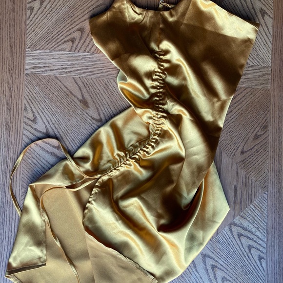 Gold satin dress, size small. Fits like a an XS - Picture 3 of 7